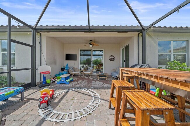 Building Photo - 7294 NW Farnsworth Cir
