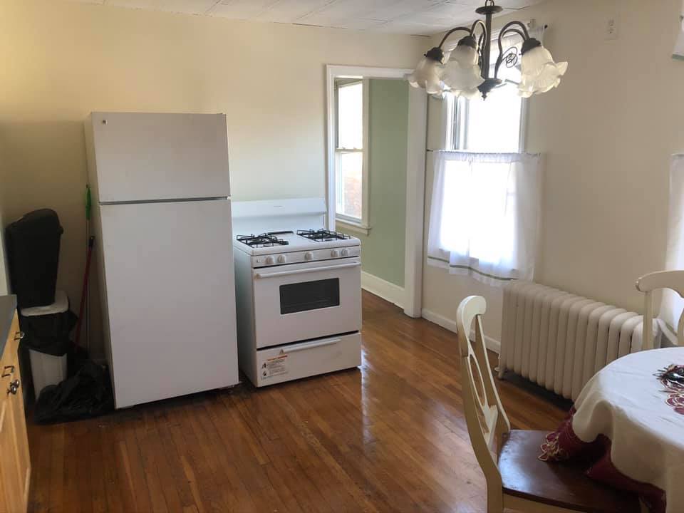 Kitchen - 146 Edson Ave