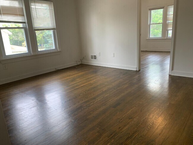 Building Photo - 207 N Prospect Rd
