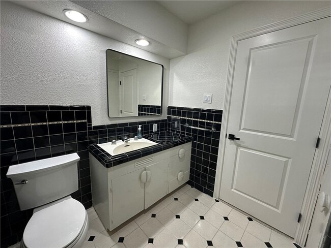 Building Photo - 301 Bermuda Pl