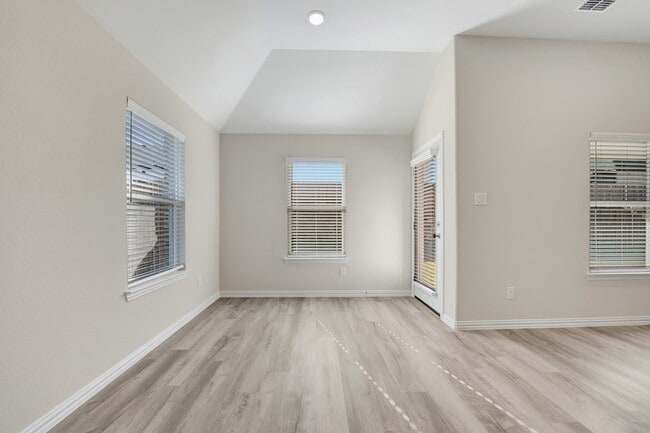 Building Photo - 2810 Woodbrook Dr