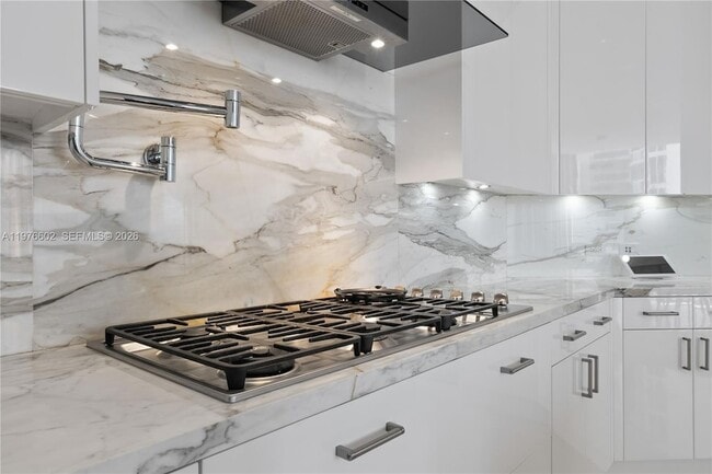 Building Photo - 17749 Collins Ave