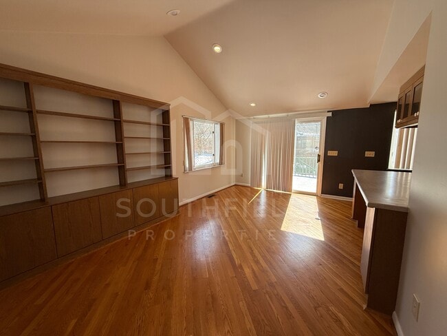 Building Photo - 3175 Ramona Ave