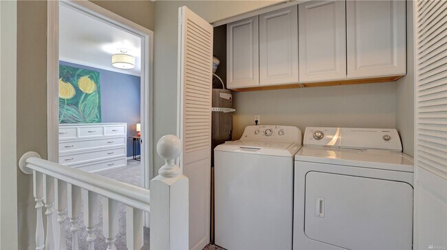 Building Photo - 2bd/2.5ba Kenmore Townhome