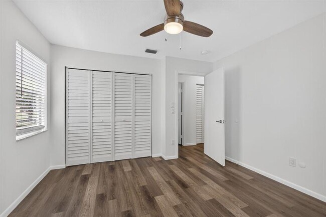 Building Photo - 5058 Canal Cir E