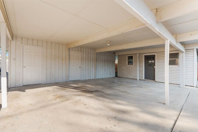 Building Photo - Gorman Dr
