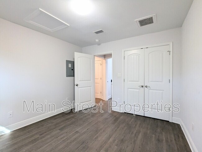 Building Photo - 313 N Navy Blvd