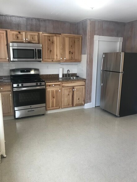 Building Photo - 25R Saunders St