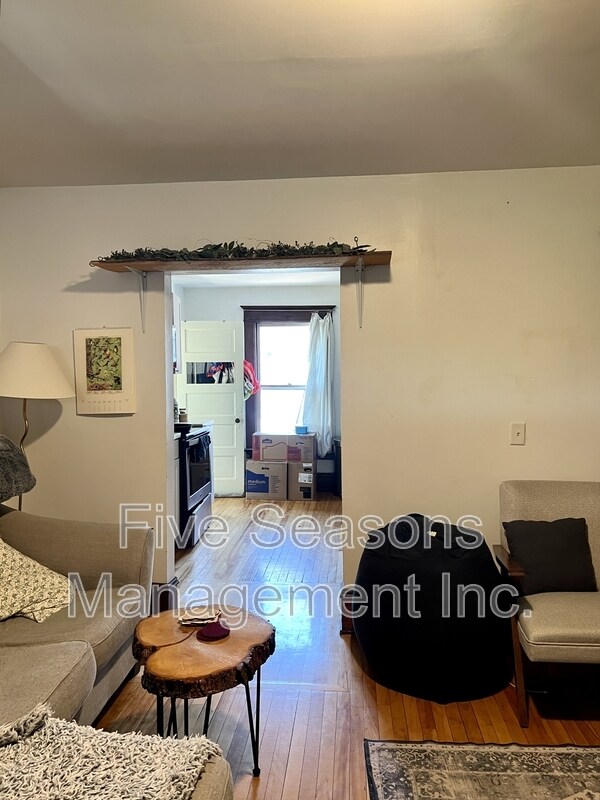 Building Photo - 369 S Winooski Ave