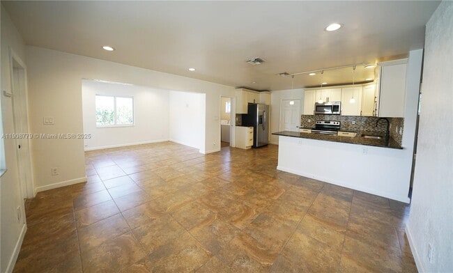 Building Photo - 2300 SW 42nd Terrace