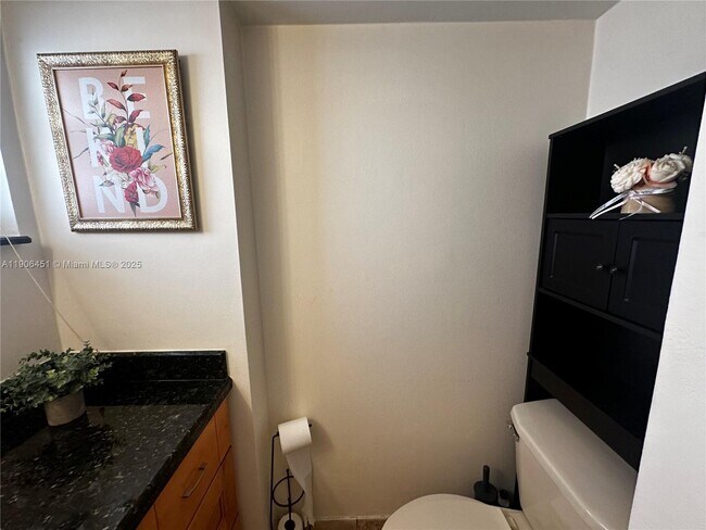 Building Photo - 410 SE 2nd St