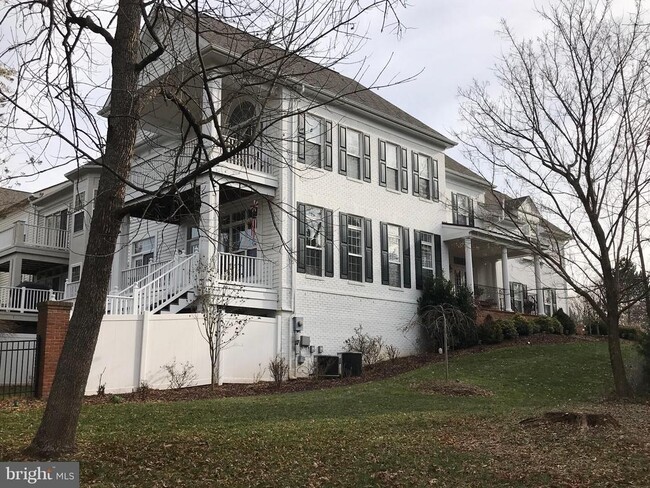 Building Photo - 18400 Lanier Island Square
