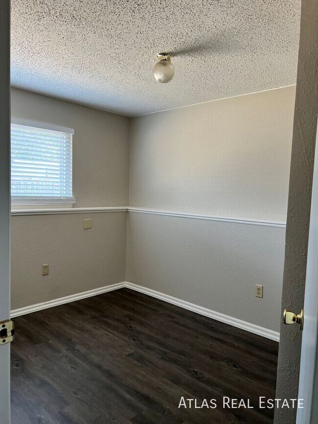 Building Photo - 11194 Forest Ave