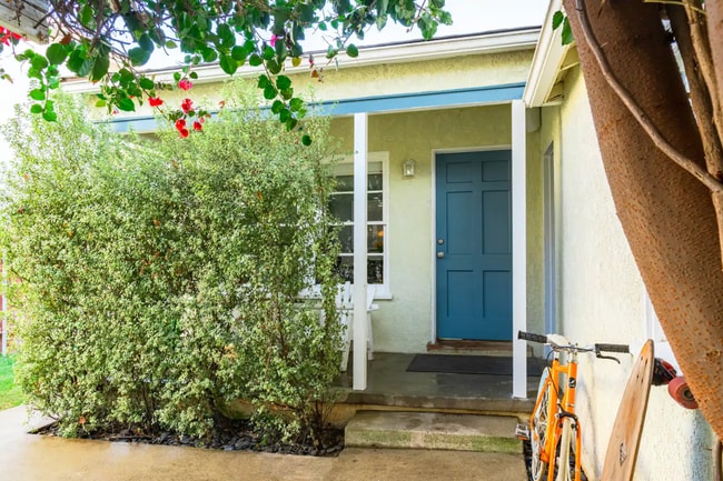 Building Photo - 1032 Palms Blvd