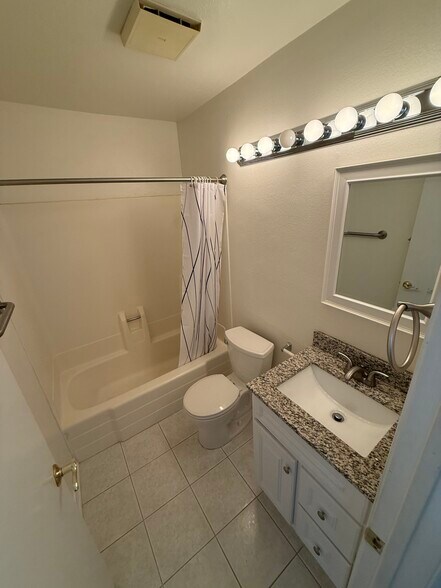 Building Photo - 18408 Hatteras St