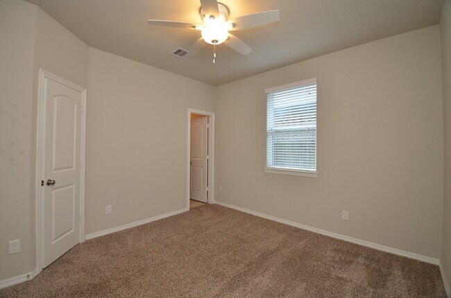 Building Photo - 11134 Honeysuckle Haven Dr