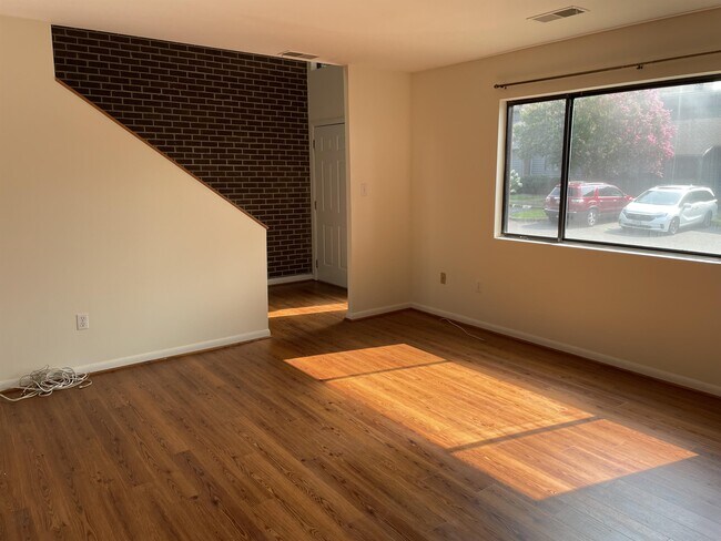 Building Photo - 146 Harvest Dr