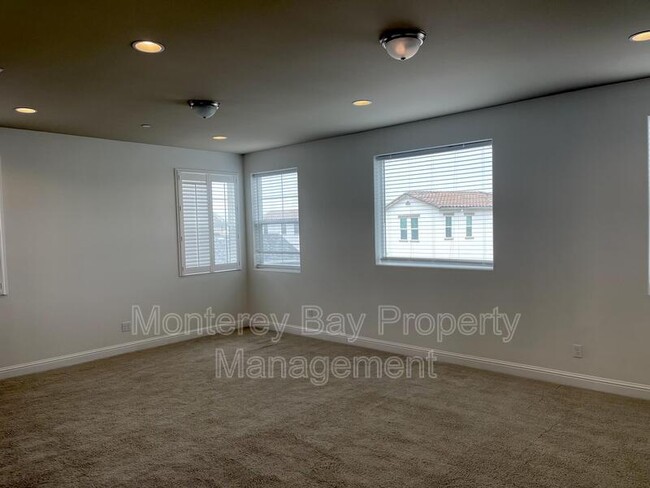 Building Photo - 479 Logan Wy