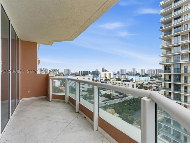 Building Photo - 17875 Collins Ave