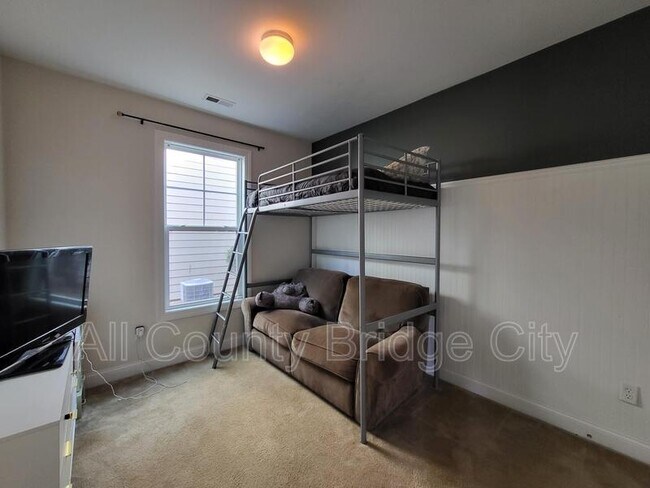 Building Photo - 216 Meritage St