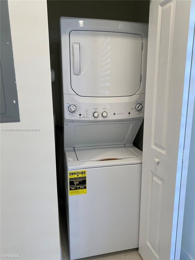 Building Photo - 3 br, 2.5 bath House - 10300 NW 66th St Ap...