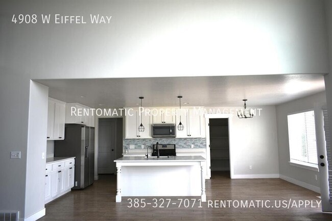 Building Photo - 4908 Eiffel Wy