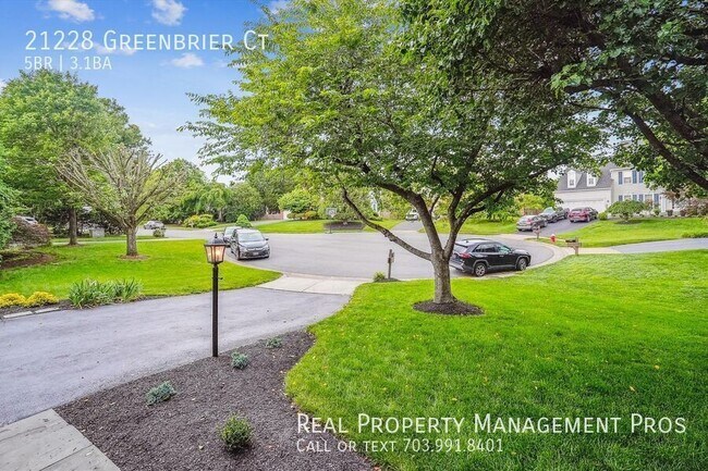 Building Photo - 21228 Greenbrier Ct