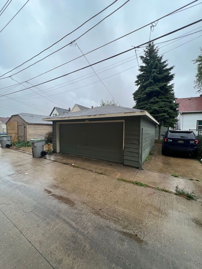 Building Photo - 3205 N 35th St