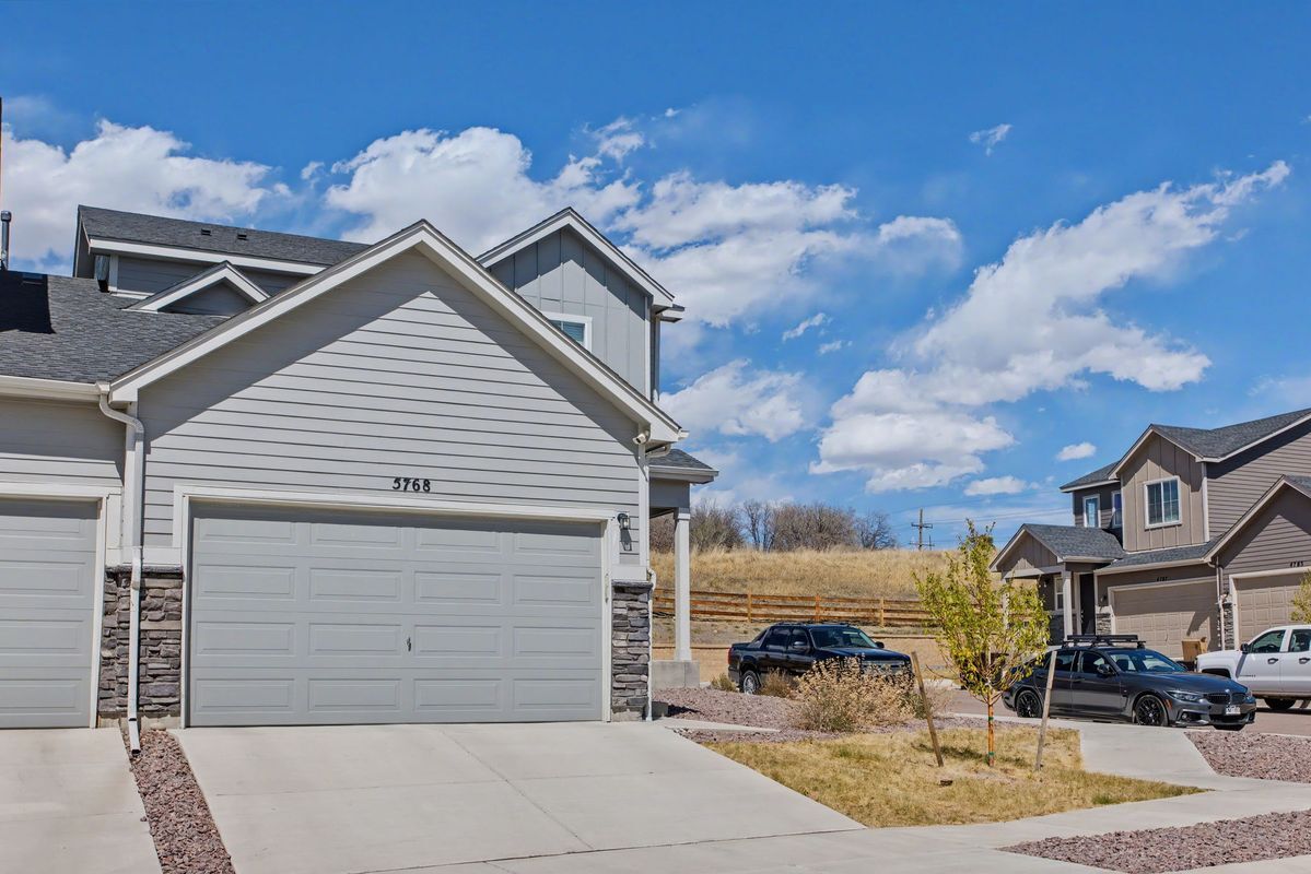 Building Photo - 5768 Heathland Terrace