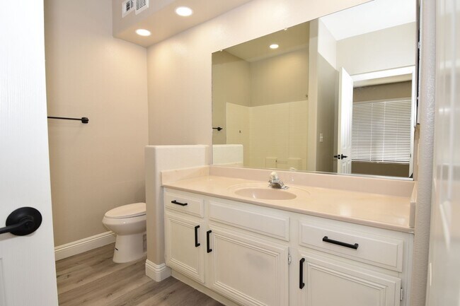 Building Photo - UPGRADED LOVELY 2 BED 2 BATH CONDO AT VISTANA