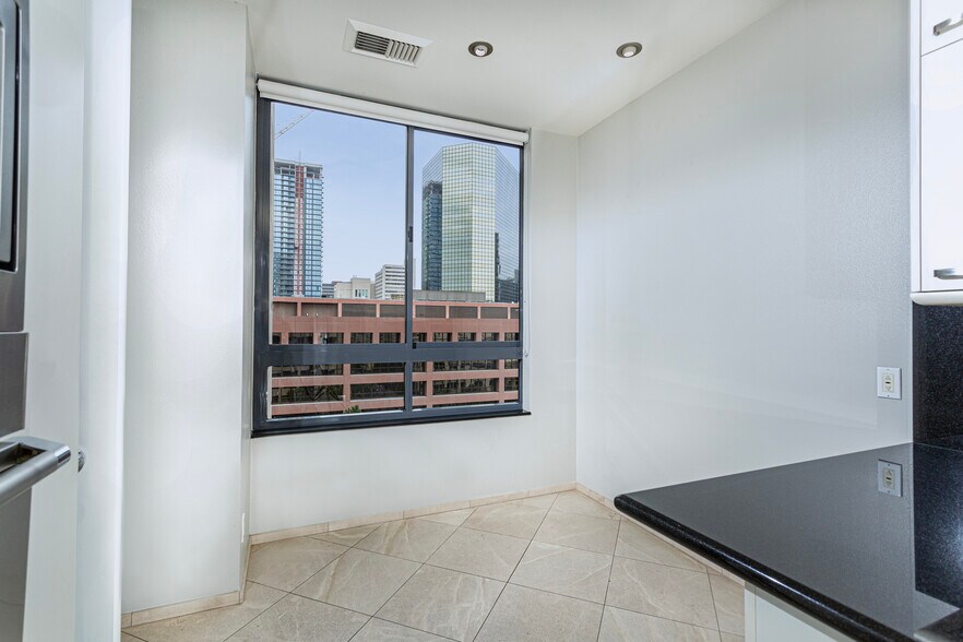 Building Photo - 700 Front St