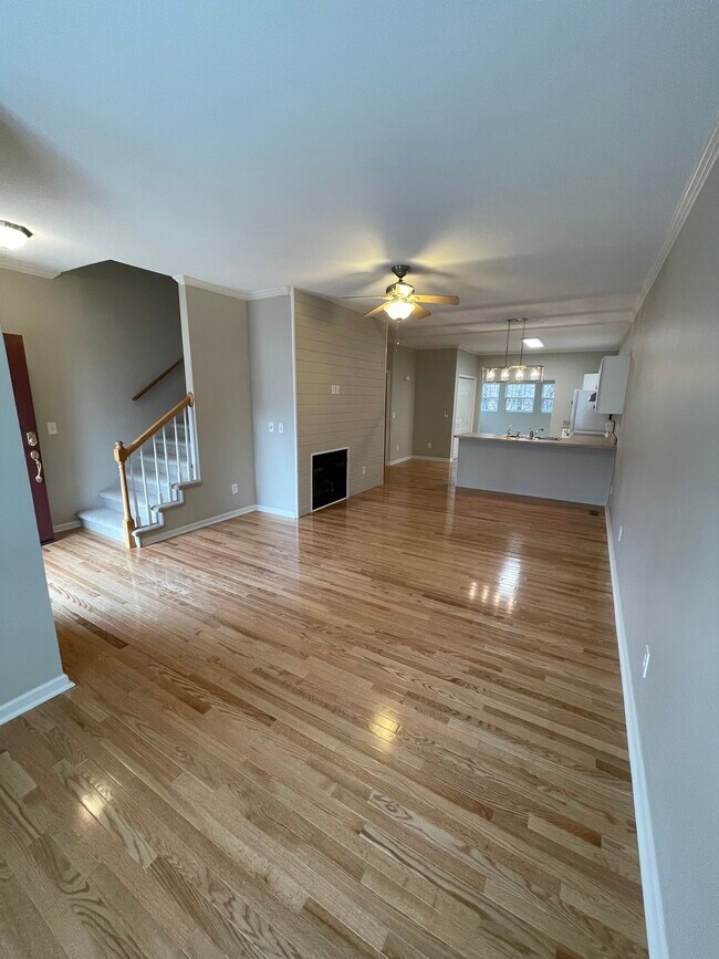 Open concept - 33 Cherokee Ridge Ct