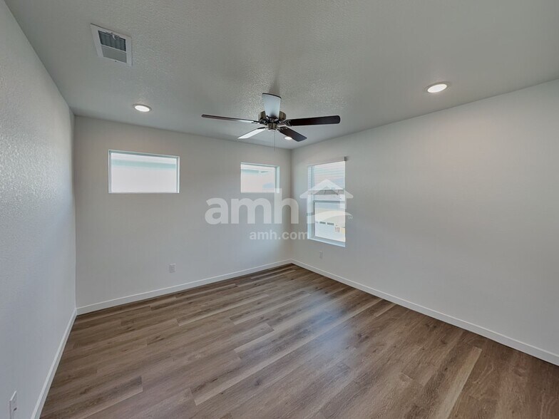 Building Photo - 350 N Addison Way