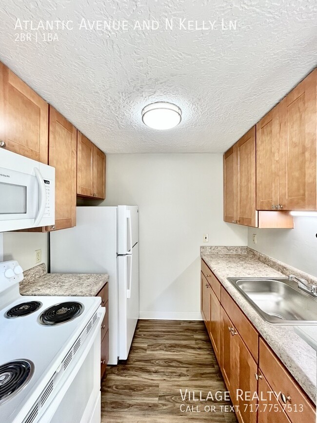 Building Photo - Newly-remodeled! Affordable 2-bed in Red L...