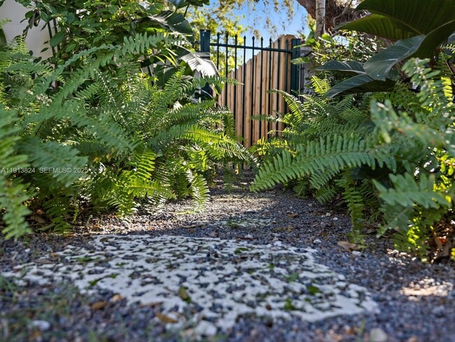 Building Photo - 1009 NW 11th Ct