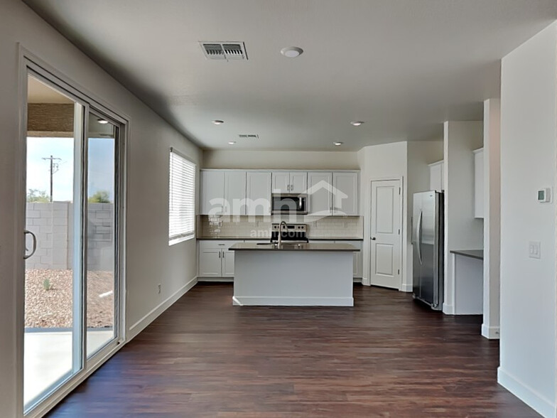 Building Photo - 9636 Harkes Dr