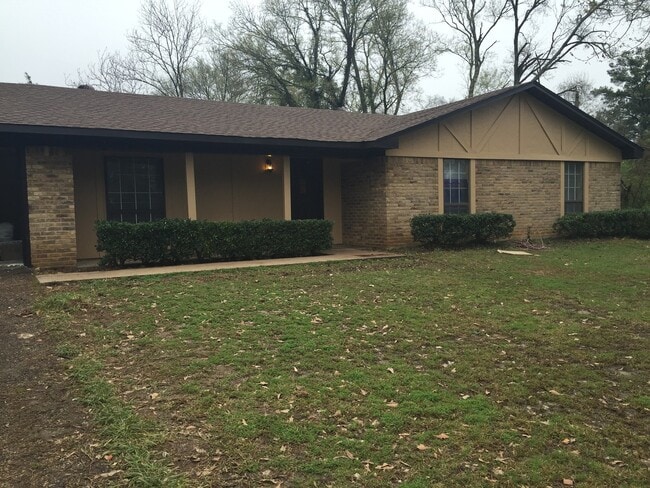 Building Photo - 3/2/2 on 3 ac SHISD REDUCED