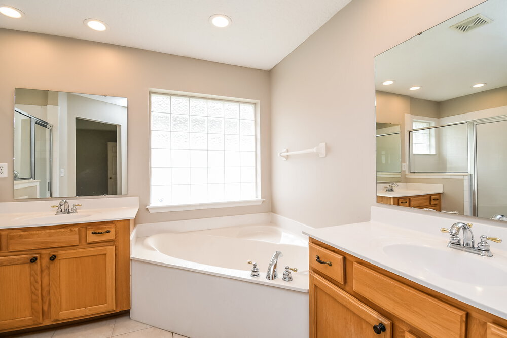 Building Photo - 9135 Prosperity Lake Dr