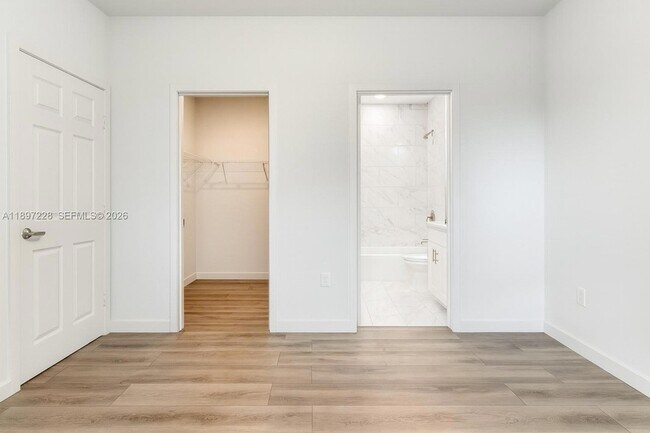 Building Photo - 432 21st St