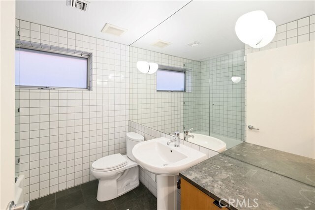 Building Photo - 409 C. Mayor