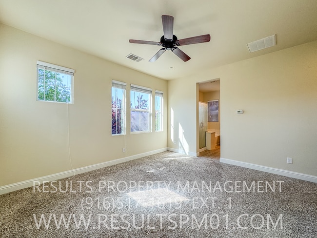 Building Photo - 3 bedroom Lincoln Home in Gated Community