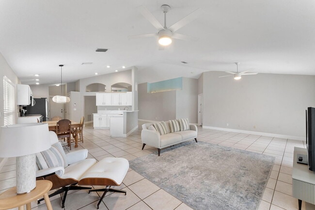 Building Photo - 981 Delray Lakes Dr