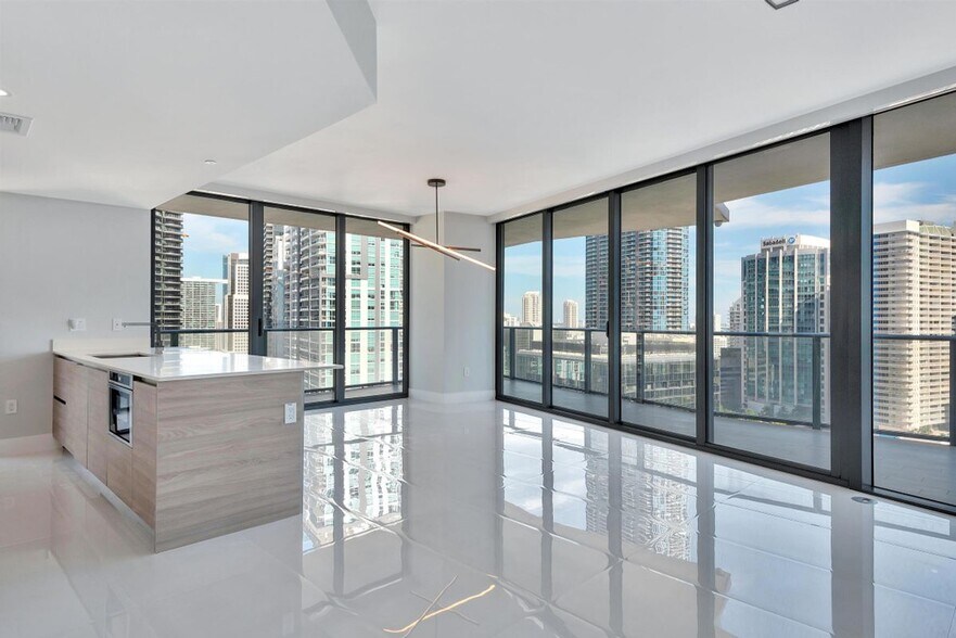Building Photo - 1300 S Miami Ave