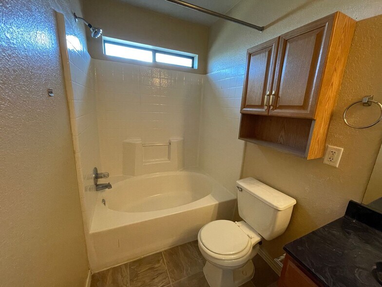 Building Photo - 5000 John David Dr