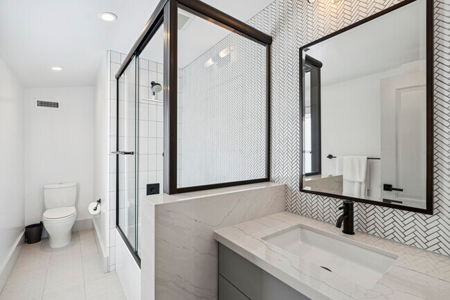 Building Photo - 503 L St