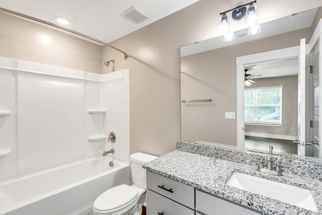 Building Photo - Modern 2 Bedroom Townhome on the Swamp Rab...