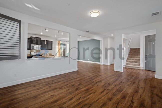 Building Photo - 2060 Salice Wy