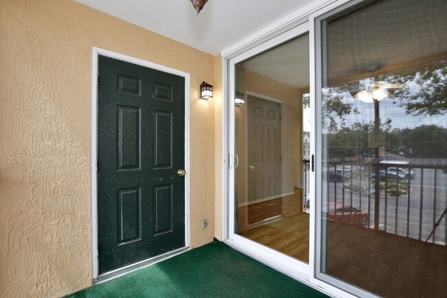 Building Photo - Charming 2/2 Spacious Condo with a Screened Balcony in the Highly Desired Dr. Phillips Area - Orl...