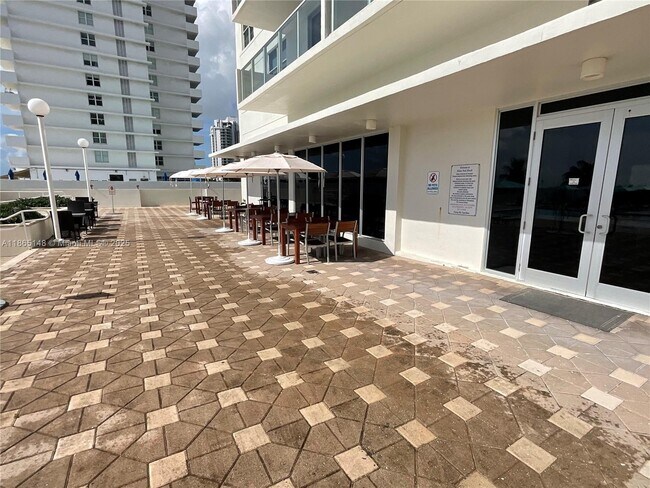 Building Photo - 5701 Collins Ave