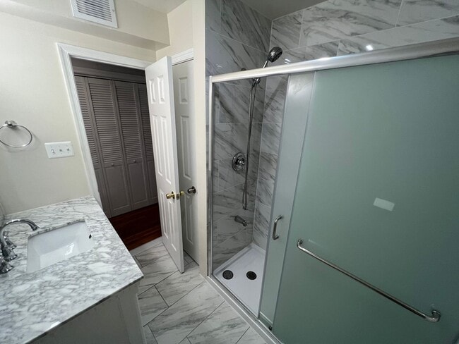 Building Photo - Delightful 1 Level 4 Bedroom Home On Exten...
